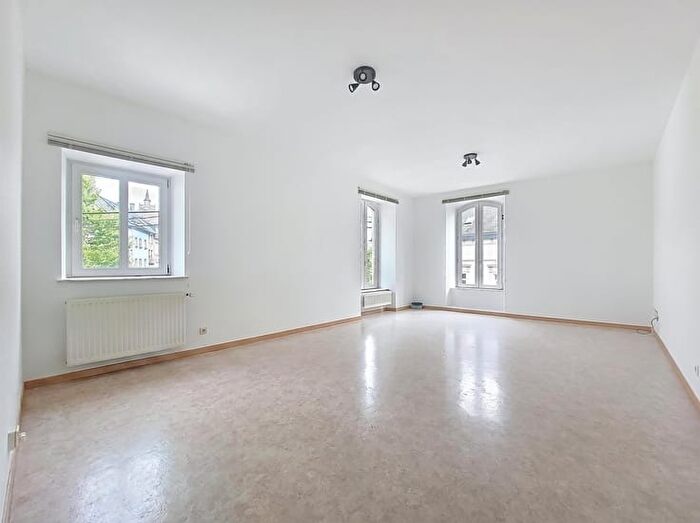 Place du Docteur Hollenfeltz, ARLON : Appartement 2 pièces à louer