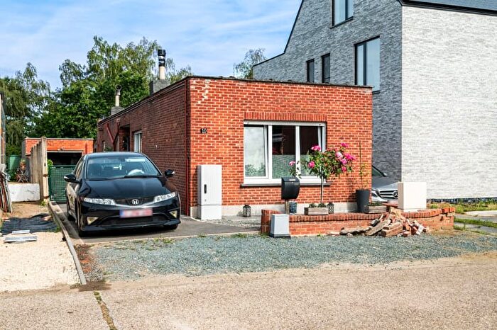 Rooiestraat, Bevel : Maison 1 pièce à vendre