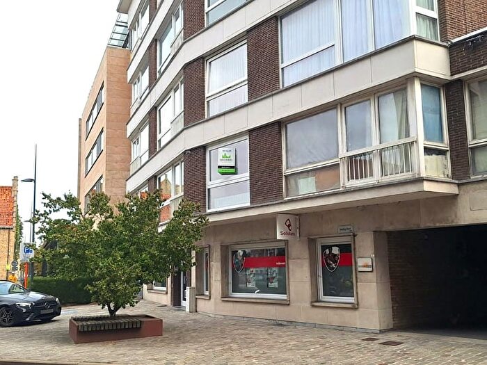 Appartement 6 pièces à Heilig Hartplein, Diksmuide, à louer