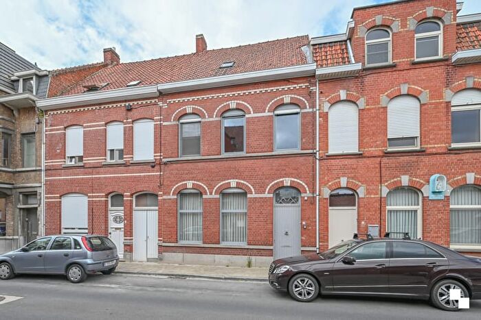 SintCrispijnstraat, Izegem : Maison 17 pièces à vendre