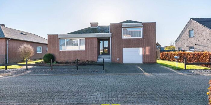 Maison 3 pièces à H Harlindisstraat, Maaseik, à vendre
