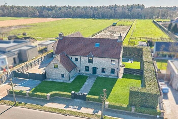 Maison 4 pièces à Kolonie, A, à vendre