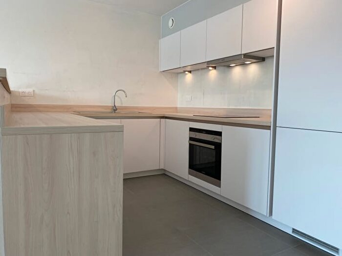 Avenue De La Faïencerie, Mons : Appartement 2 pièces à louer