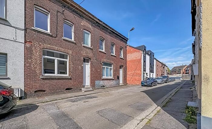 Maison 3 pièces à vendre à Rue du Baron, CHAPELLELEZHERLAIMONT