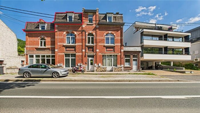 Rue de la Gare, LUSTIN : Appartement 2 pièces à louer