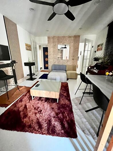Maison 11 pièces à Rue René Dupriez, Charleroi, à louer