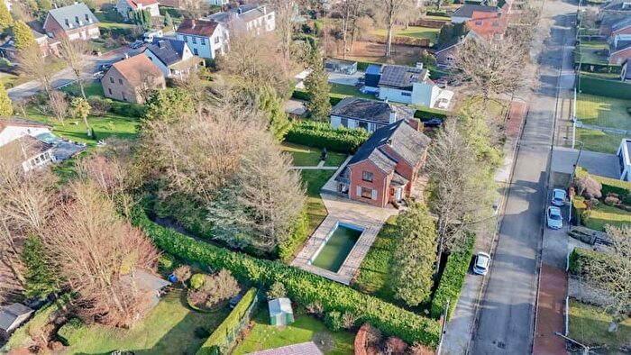 Maison 4 pièces à ème Avenue, MARCINELLE, à vendre