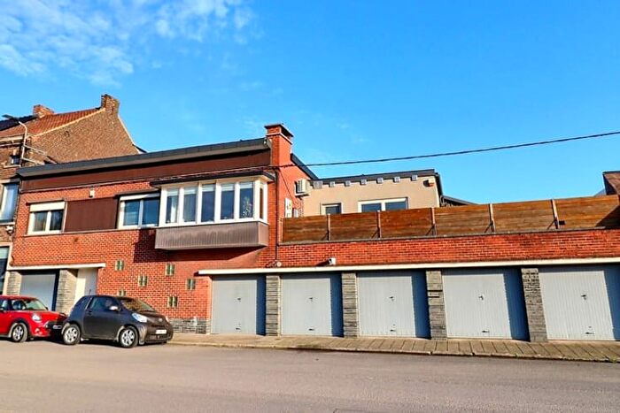 Appartement 2 pièces à rue de la Victoire, Charleroi Roux, à vendre