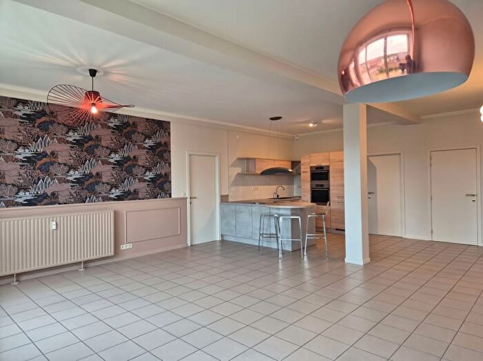 Appartement 11 pièces à louer - Rue Emile Vandervelde, JemeppesurSambre