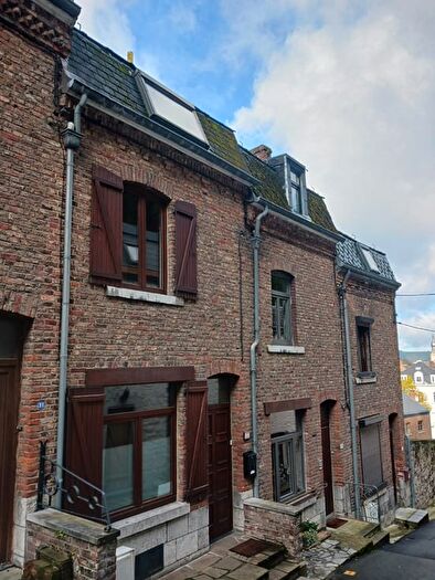 Maison 7 pièces à louer à Montagne De La Croix, Dinant