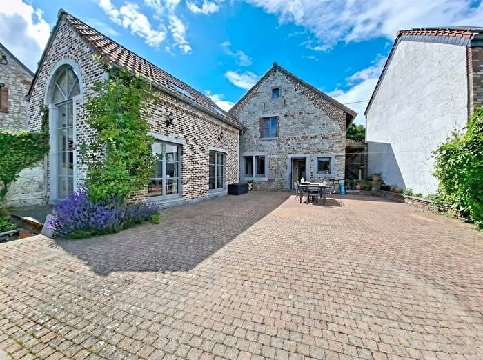 Rue Jean Colin, FLAWINNE : Maison 6 pièces à vendre