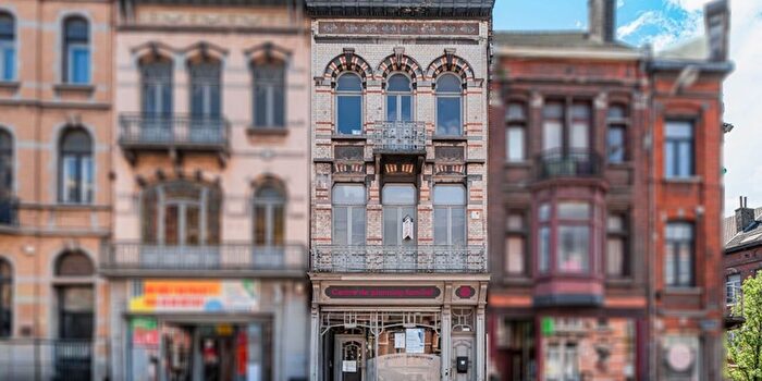 Avenue des Alliés, Charleroi : Maison 8 pièces à vendre