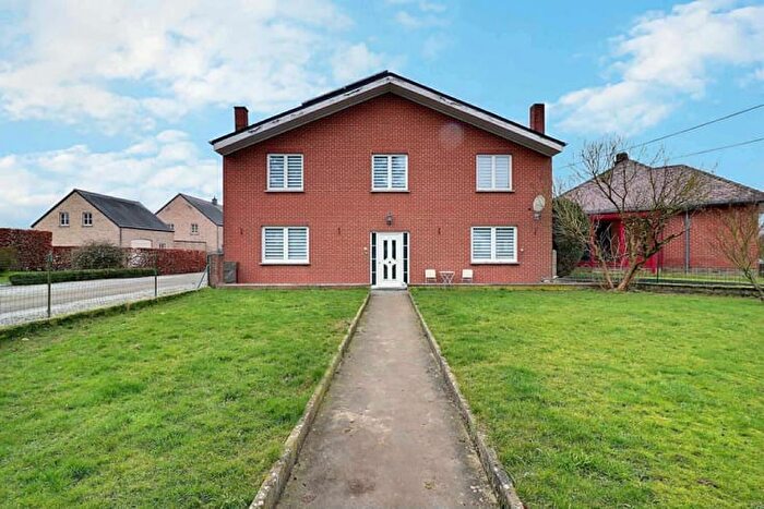 Maison 5 pièces à RUE DE BOURLERS, Chimay, à vendre