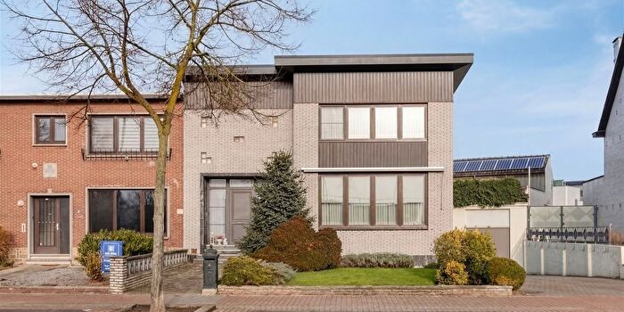 Maison 3 pièces à Maastrichtersteenweg, Maaseik, à vendre