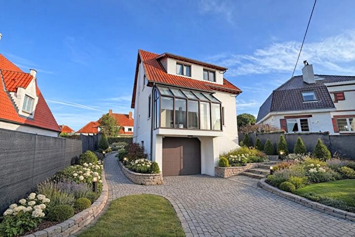 Maison 9 pièces à vendre à Honigklaverweg, SintIdesbald