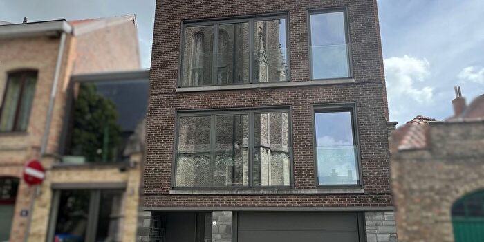 Appartement à Gezelleplein, Ieper, à louer