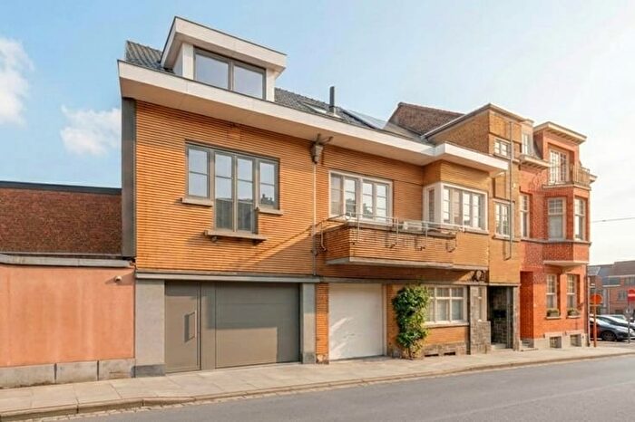 Maison 15 pièces à vendre à Nijverheidsstraat, Zottegem
