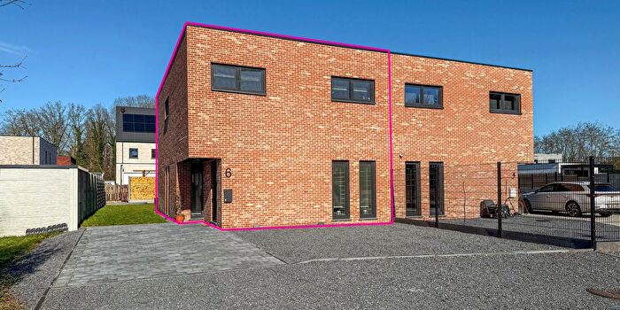 Maison 4 pièces à Adjudant De Keyserstraat, Leopoldsburg, à vendre