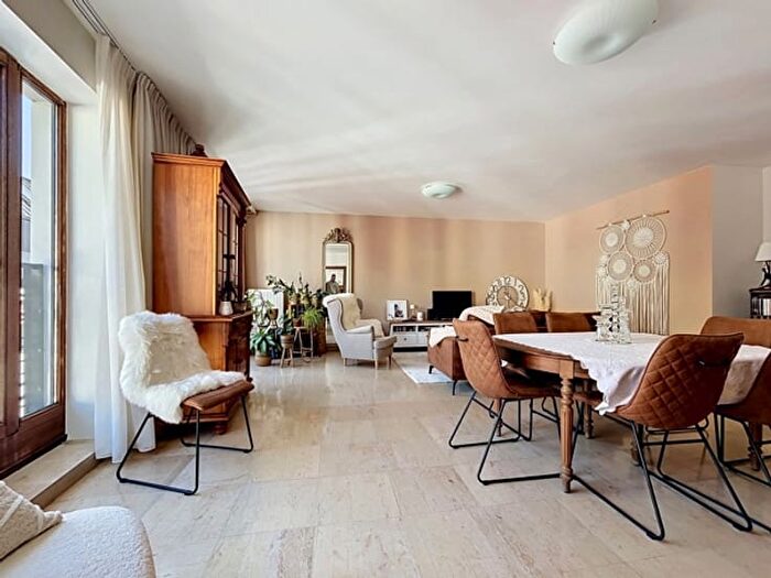Place PaulEmile Janson, A : Appartement 2 pièces à vendre