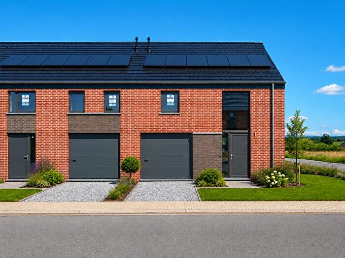 Maison 10 pièces à Avenue Du Long Buisson, Chimay, à vendre