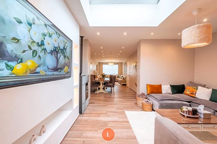 Maison 12 pièces à vendre - Moeskroenstraat, Menen