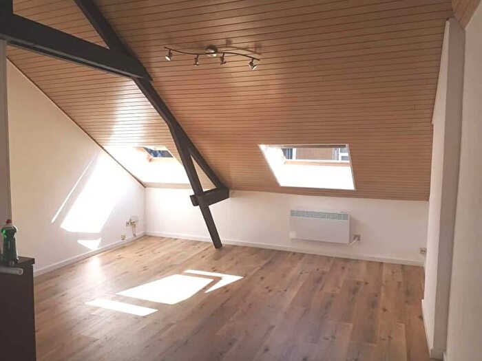 Appartement 4 pièces à Rue Des Faubourgs, B, à louer