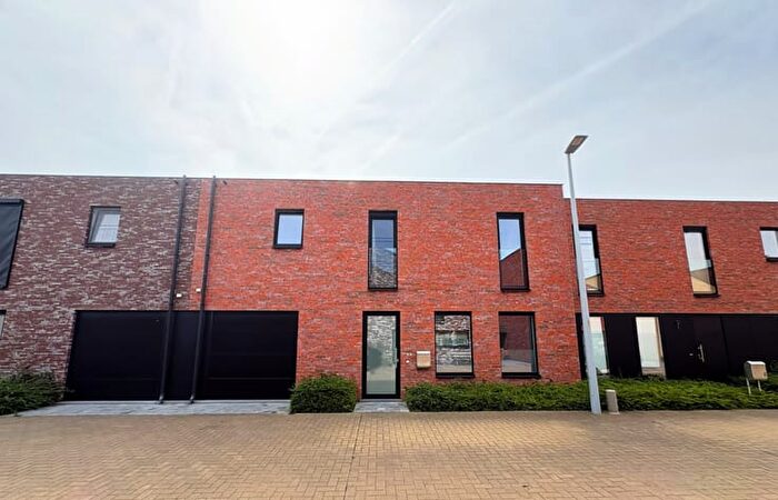 Werveken, Zedelgem : Maison 13 pièces à louer