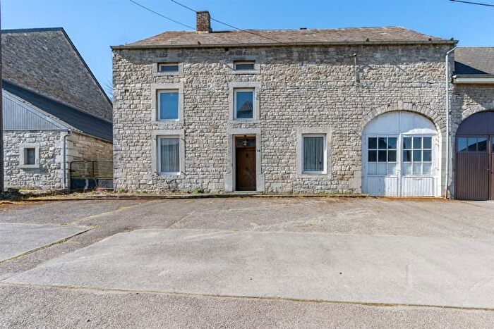 Maison 4 pièces à Route de LavauxSainteAnne, Wellin, à vendre