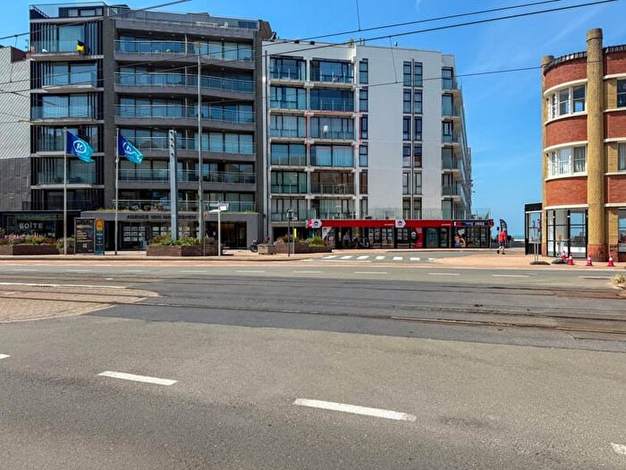 Appartement 9 pièces à George Grardplein, SintIdesbald, à louer