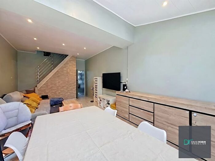 Maison 4 pièces à Rue Gendebien, Châtelineau, à vendre