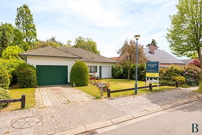 Maison 4 pièces à Tulpenlaan, Kontich, à vendre