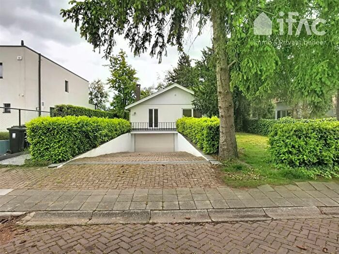 Maison 4 pièces à Arthur Van Dycklaan, Tervuren, à louer