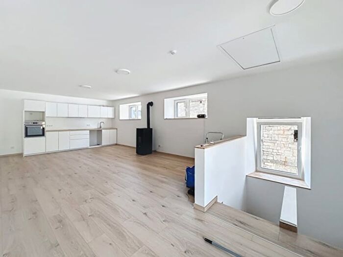 Rue de l'Eglise, Nismes : Appartement 1 pièce à louer