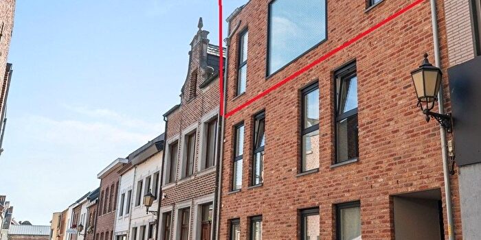 Marktstraat, Maaseik : Appartement à louer