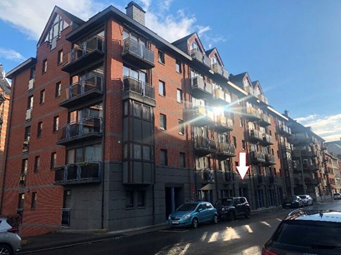 Rue Van Opré, A : Appartement 2 pièces à louer
