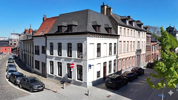 Maison 9 pièces à vendre à Rue des Echelles A, Mons