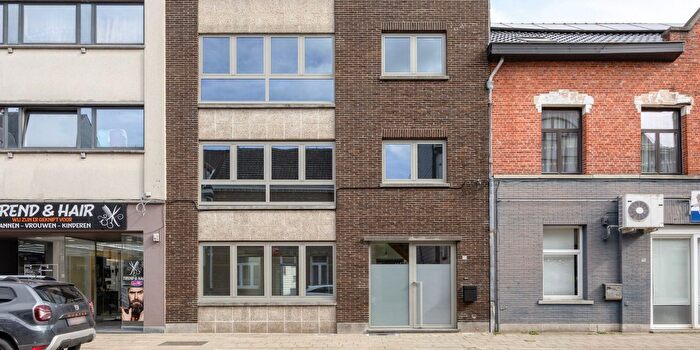 Maison 4 pièces à Stationsstraat, Geel, à louer