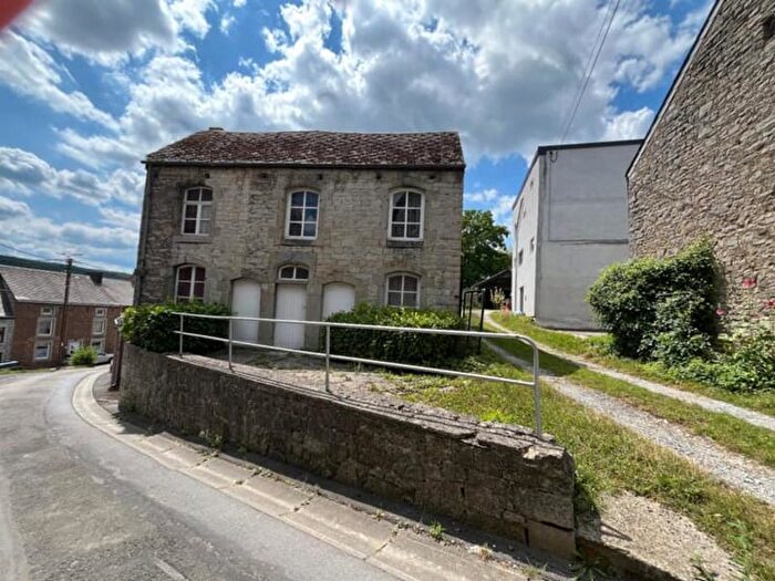 Courte Rue, Treignes : Maison 6 pièces à vendre
