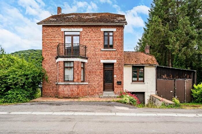Rue de la Gare, Treignes : Maison 2 pièces à vendre