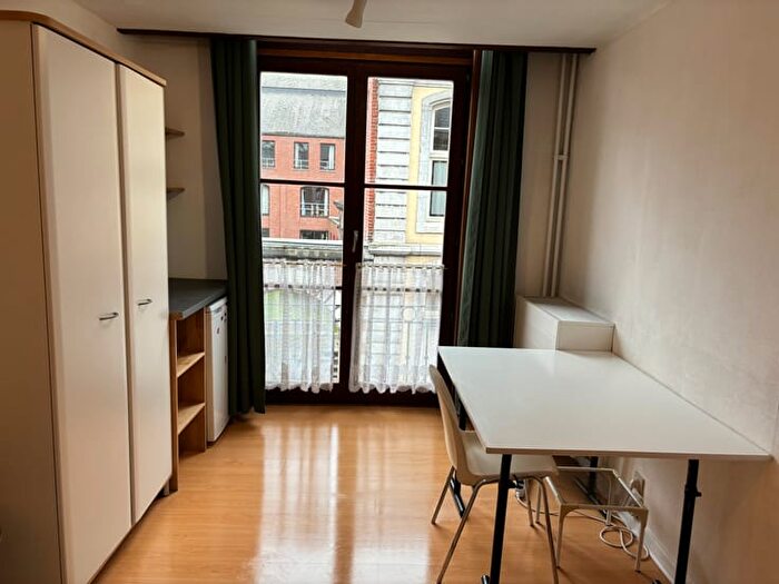 Rue Des Chartriers, Mons : Appartement 1 pièce à louer