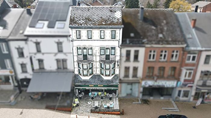 Maison 14 pièces à vendre - Place du Marché, SaintHubert