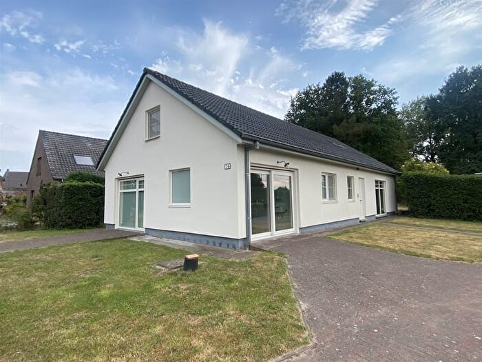 Maison 6 pièces à louer à Nieuwstraat, STEKENE