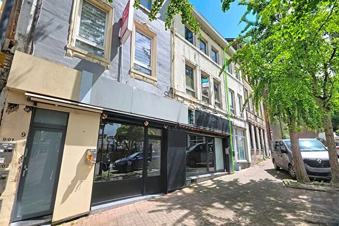 Maison 6 pièces à vendre à Place des Martyrs, GOSSELIES