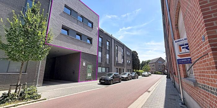 Appartement 5 pièces à Collegestraat, Mol, à vendre