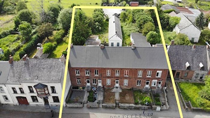 Maison 12 pièces à vendre à Rue D'en Haut, Momignies
