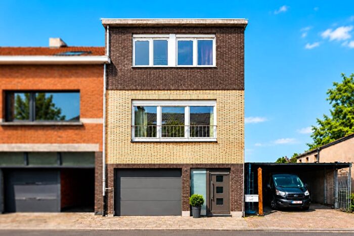 Maison 15 pièces à SintAntoniusstraat, SintNiklaas, à vendre
