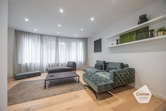 Appartement 6 pièces à SintFranciscusstraat, Oostende, à vendre