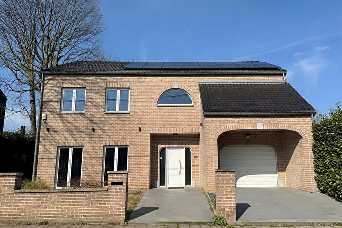 RUE DE LA PAIX, OUPEYE : Maison 4 pièces à vendre