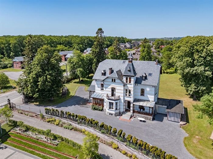 Maison 6 pièces à vendre à Rue de Dinant, BEAURAING