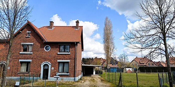 Maison à Zwaluwstraat, Genk, à vendre